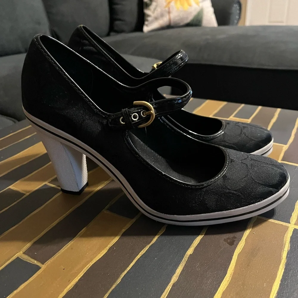 Coach Pumps - Picture 2 of 6
